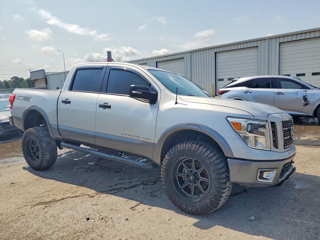 2019 Nissan Titan Pro-4X - Фото 4