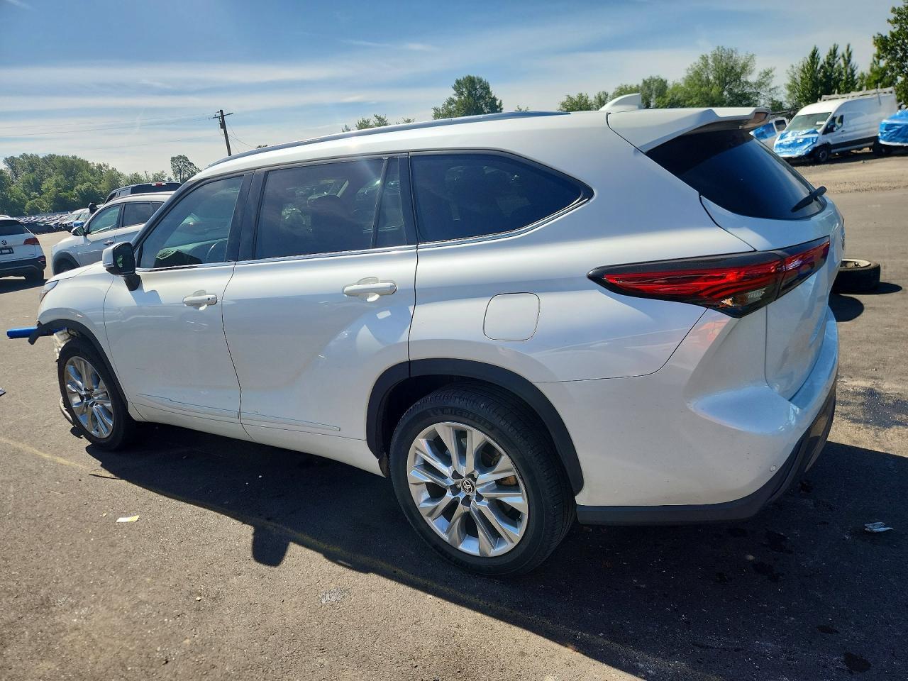 2021 Toyota Highlander Hybrid Limited - Image 2