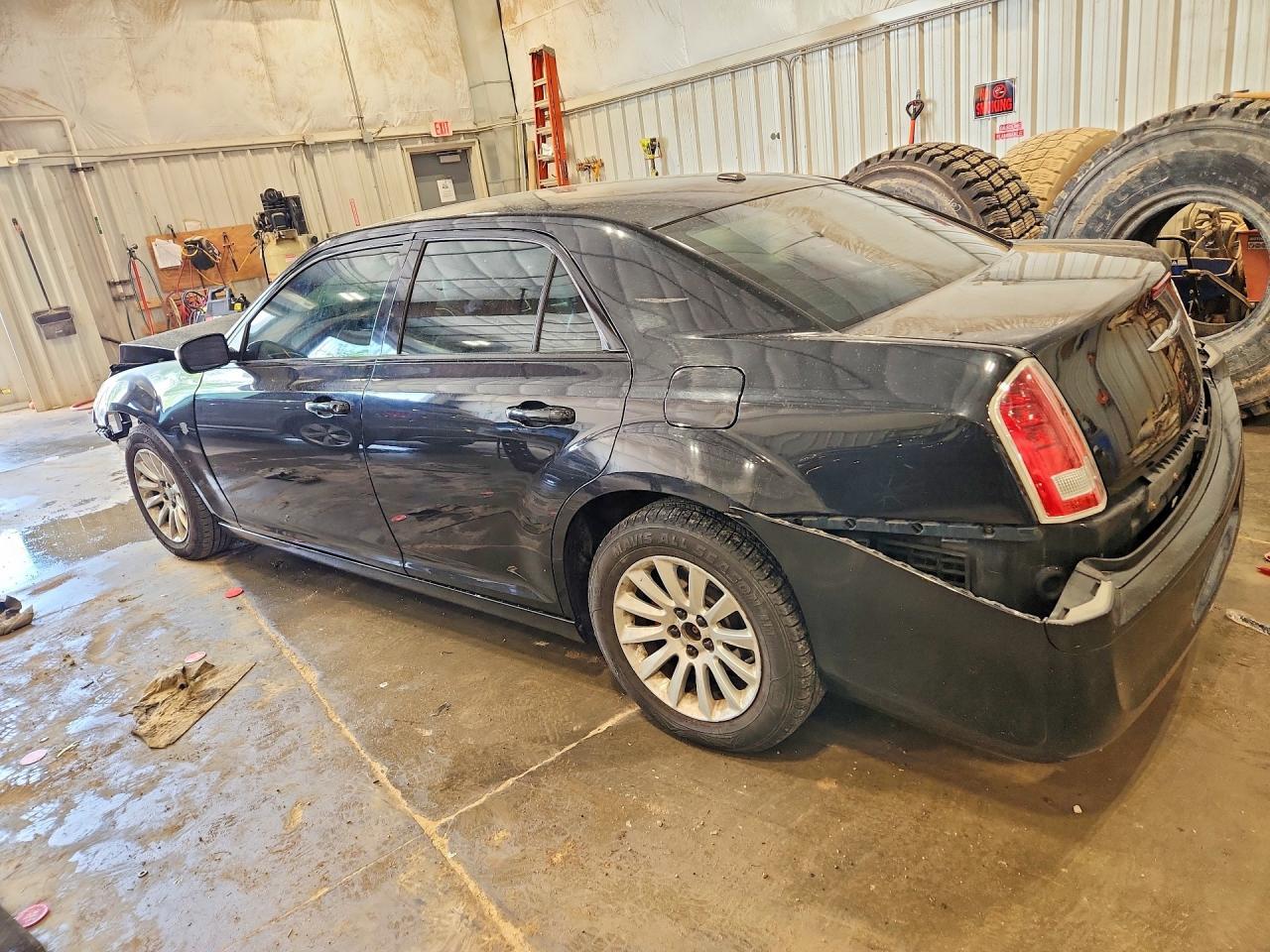 2011 Chrysler 300 - Фото 2