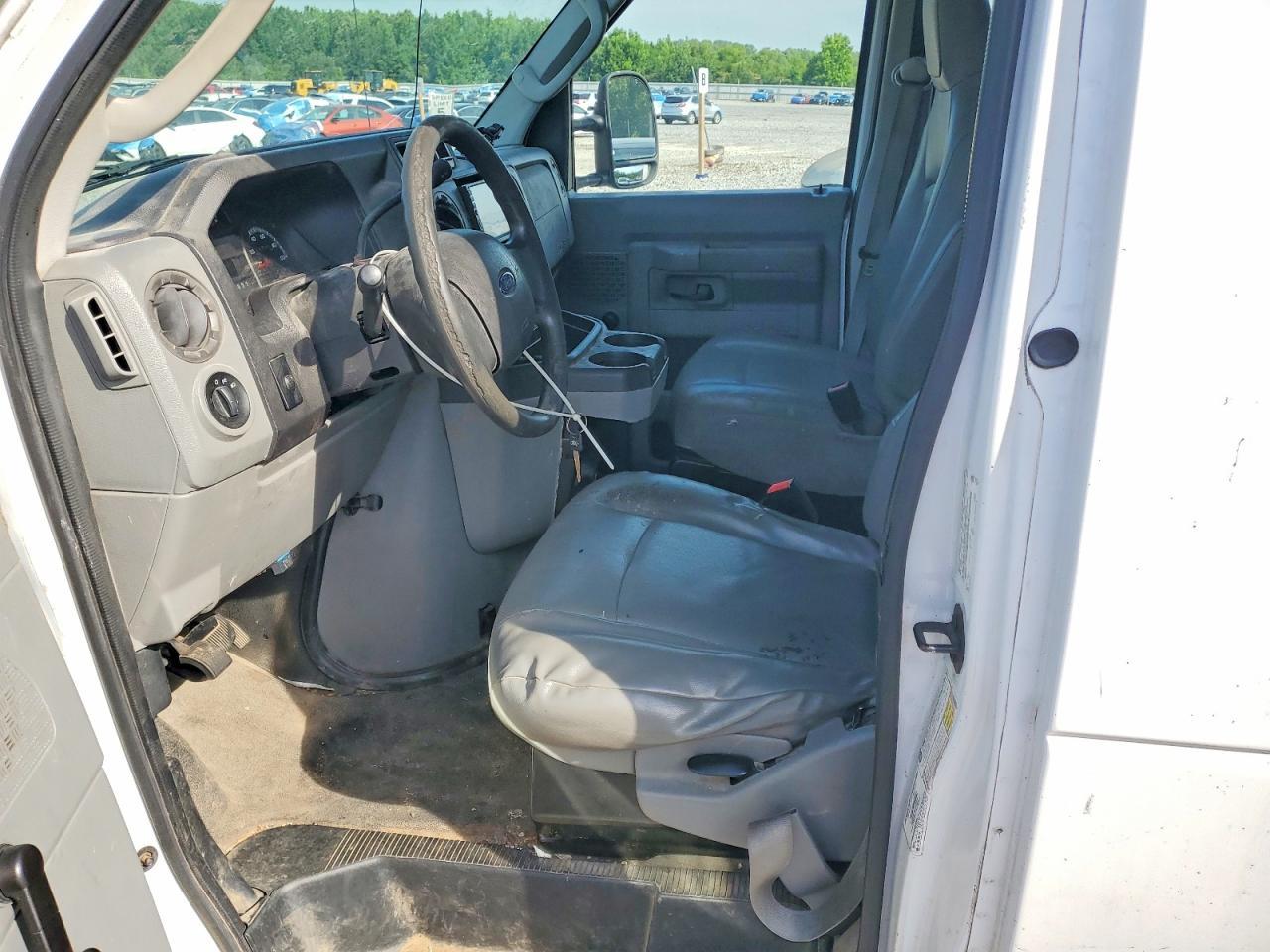 2012 Ford Econoline E150 Van - Фото 7