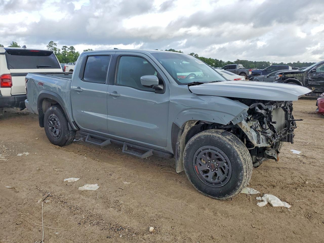 2025 Nissan Frontier Pro-4X - Фото 4