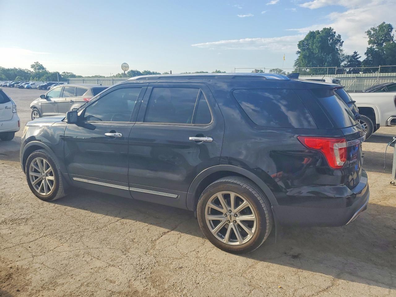 2016 Ford Explorer Limited - Фото 2