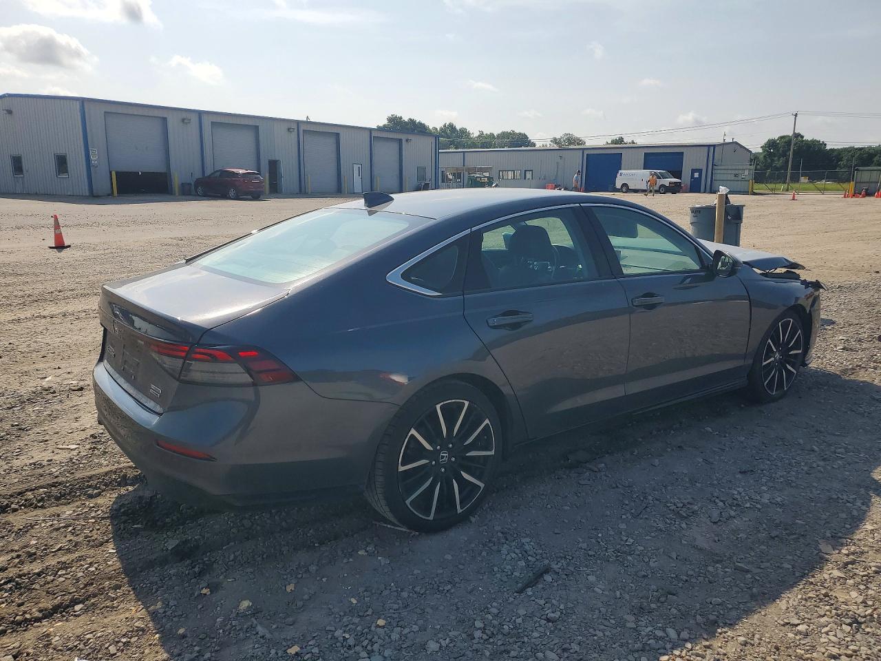 2023 Honda Accord Touring Hybrid - Image 3