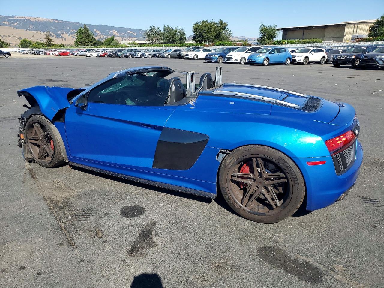 2017 Audi R8 Spyder - Фото 2