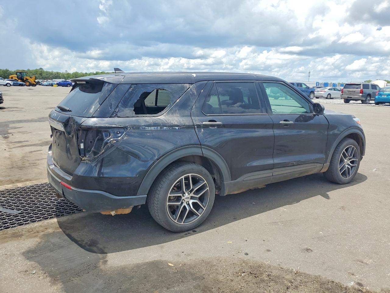 2021 Ford Explorer - Image 3