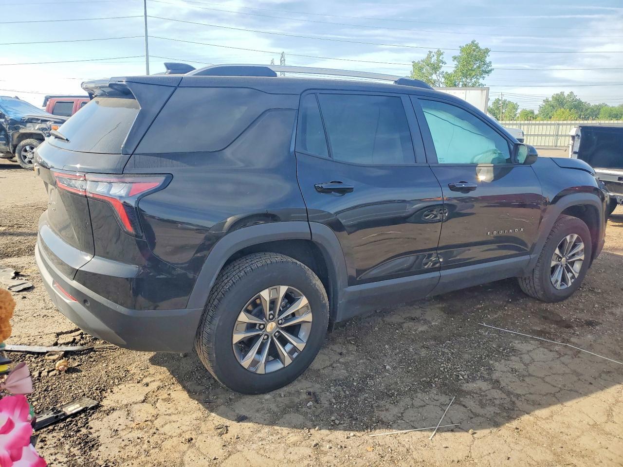 2025 Chevrolet Equinox Lt - Image 3