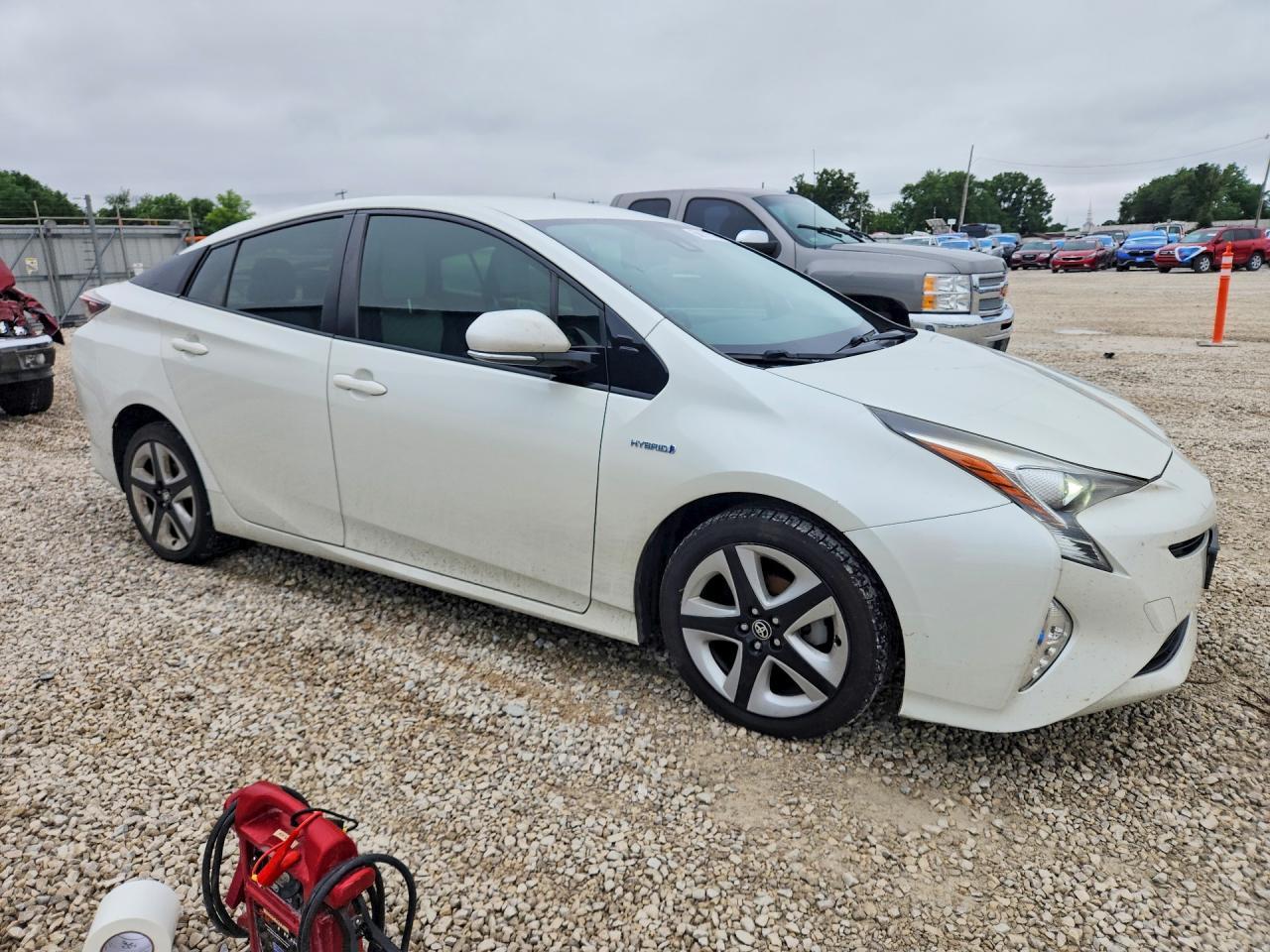 2017 Toyota Prius Three Touring - Image 4