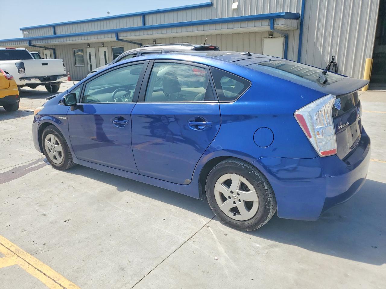 2010 Toyota Prius Iv - Image 2