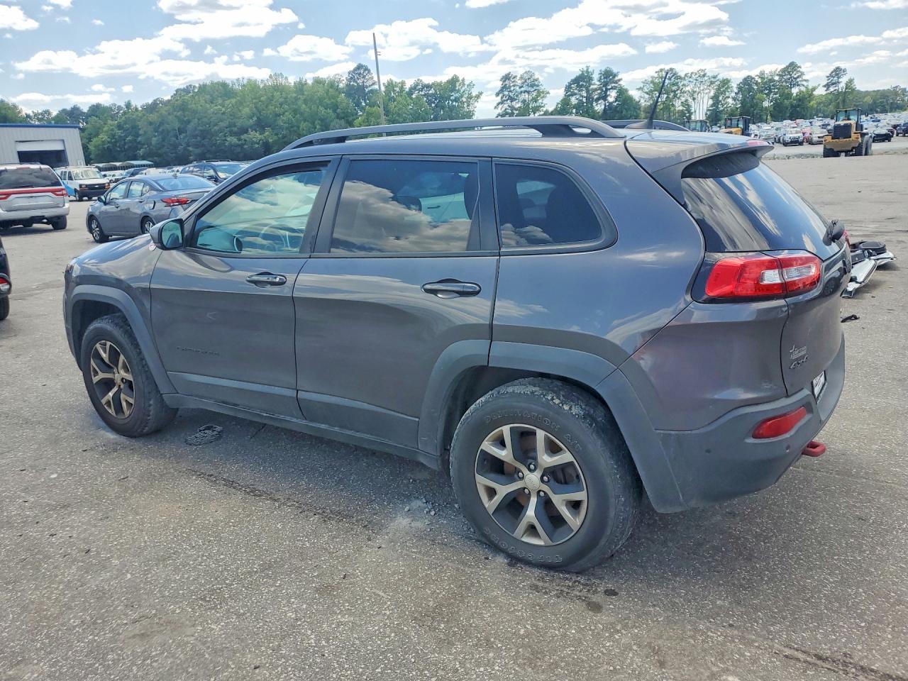 2018 Jeep Cherokee Trailhawk - Image 2