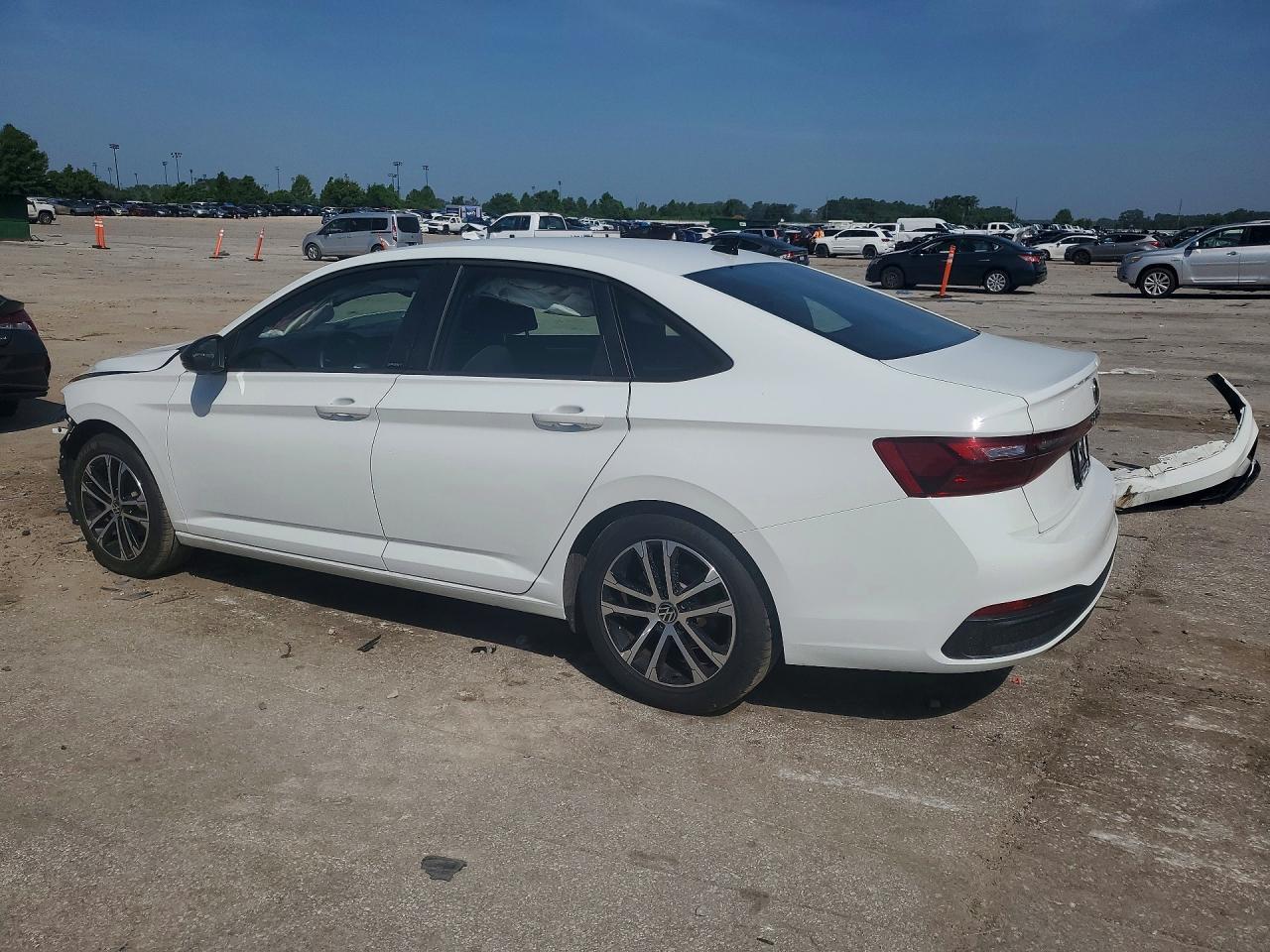 2025 Volkswagen Jetta Sport - Фото 2