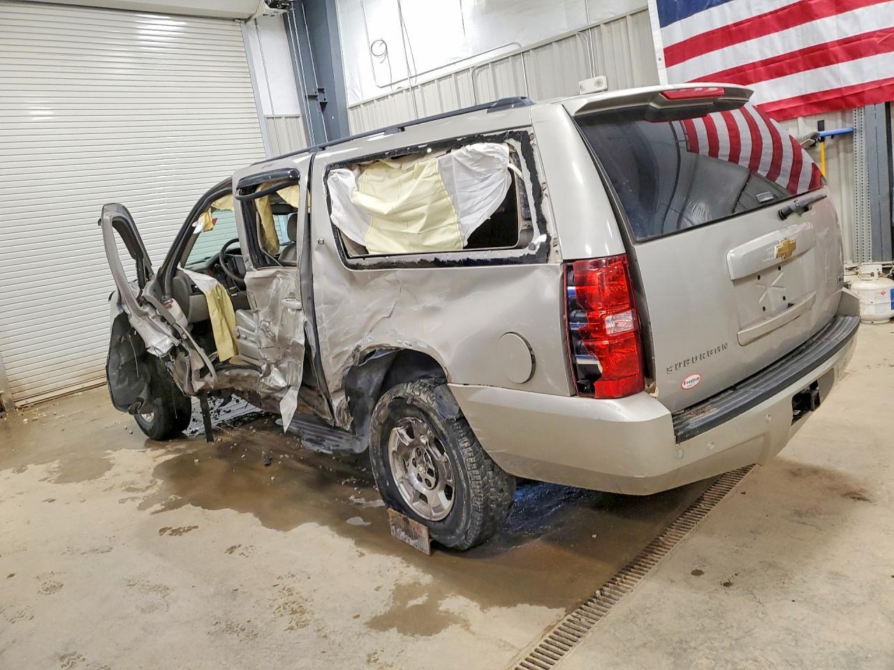 2008 Chevrolet Suburban K1500 Ls - Image 2