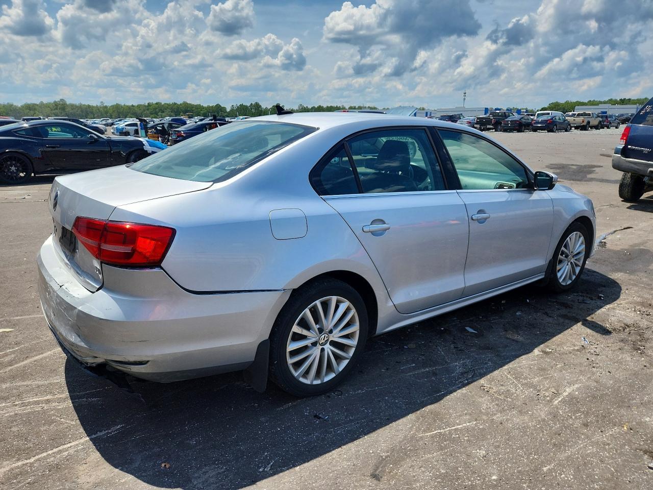 2015 Volkswagen Jetta Se - Image 3