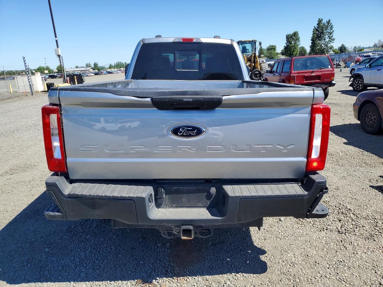 2023 Ford F250 Sd Xl 4Wd 6.8L V8 Crew Cab - Image 6