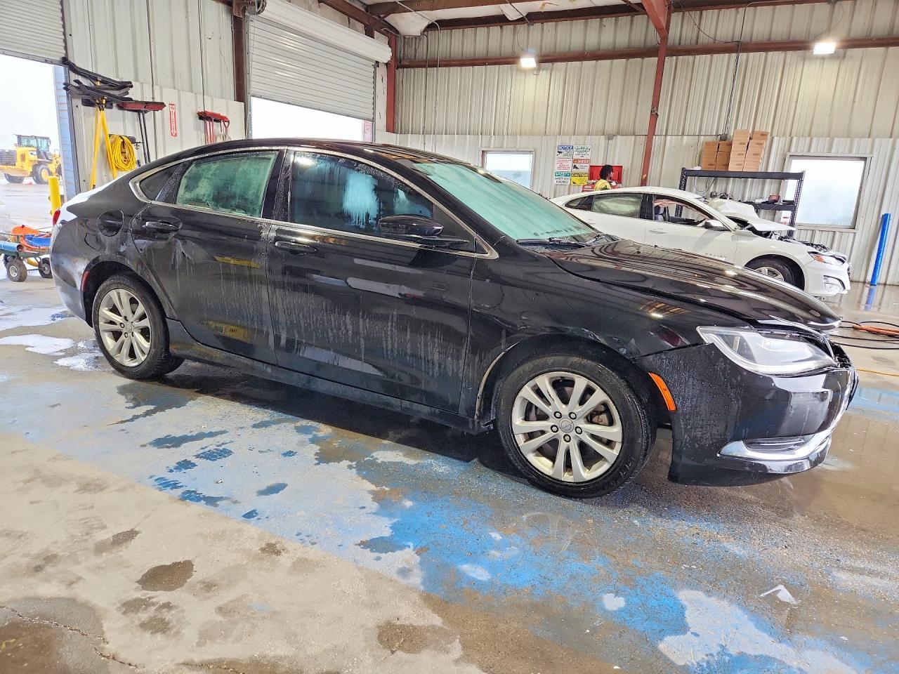 2015 Chrysler 200 Limited - Фото 4