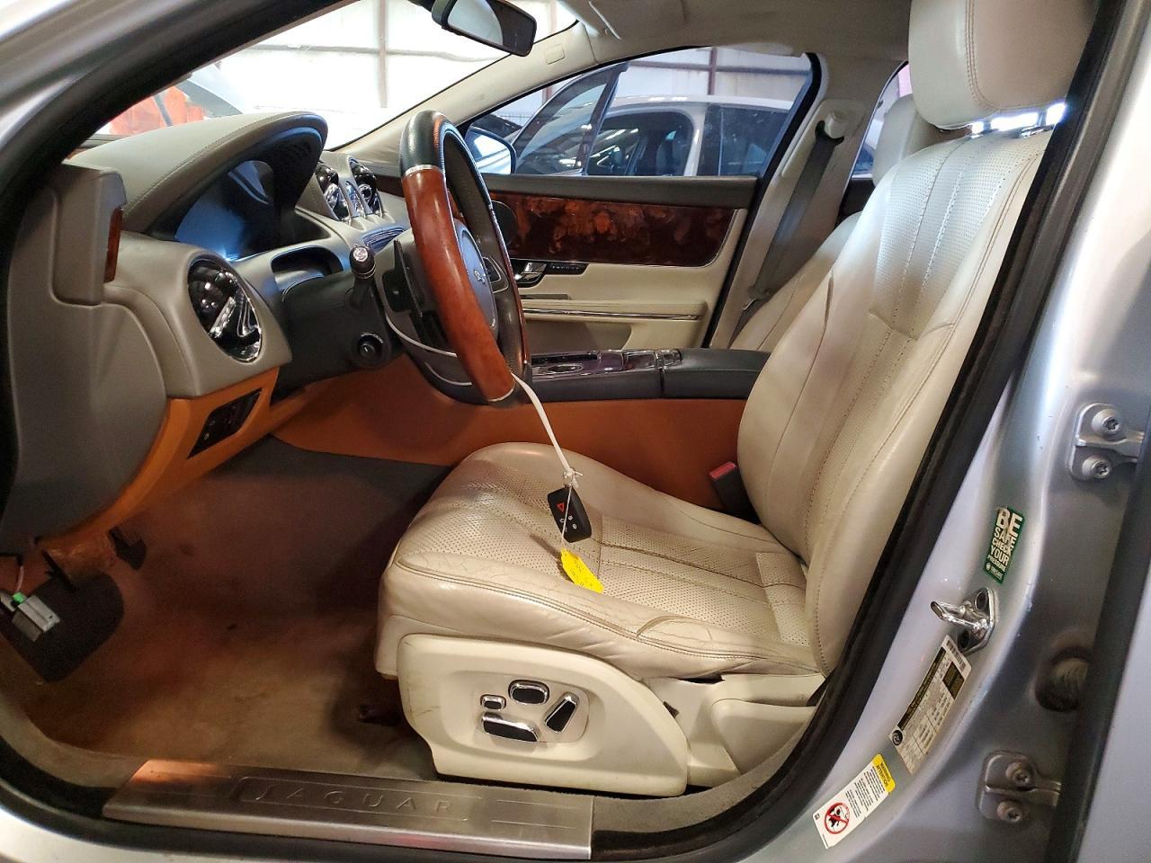 2011 Jaguar Xj - Image 7