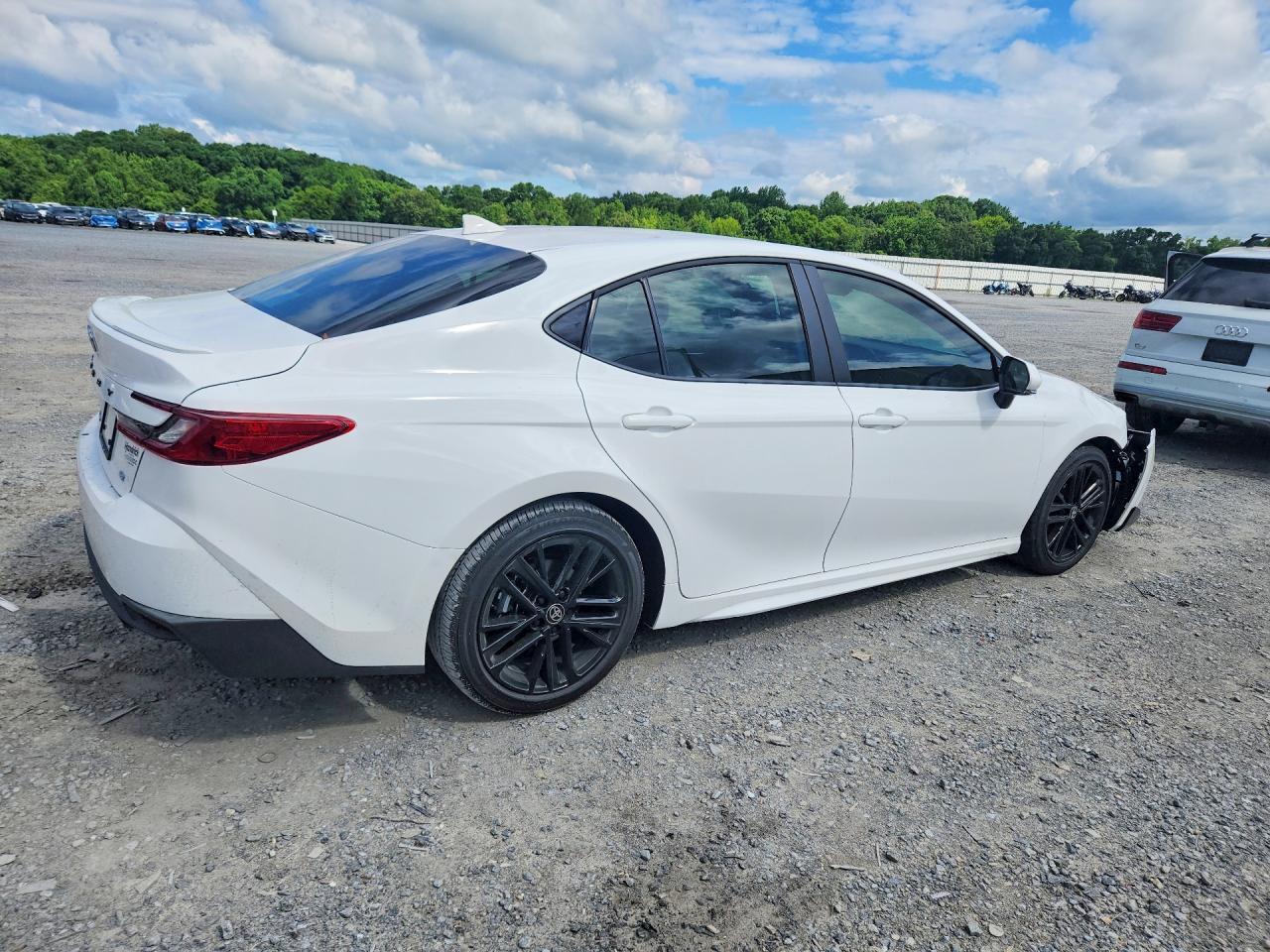 2026 Toyota Camry Se - Image 3