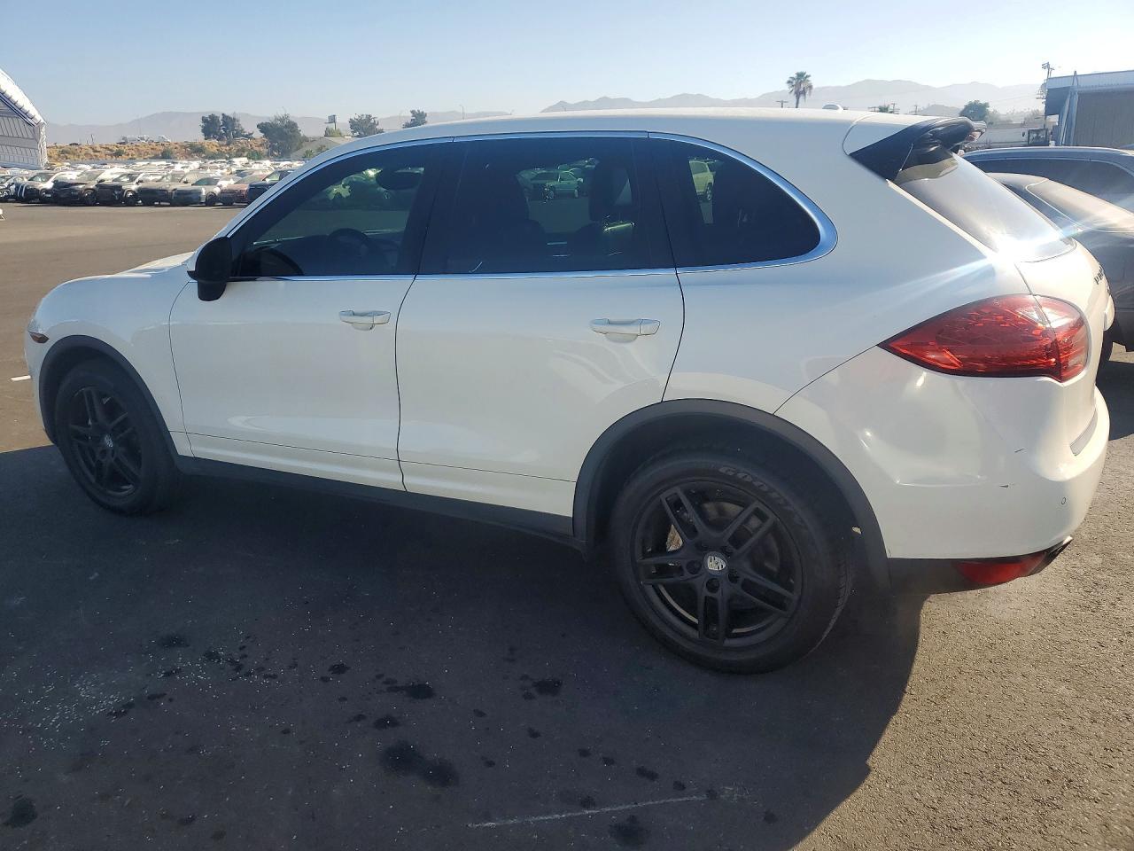 2011 Porsche Cayenne S - Image 2