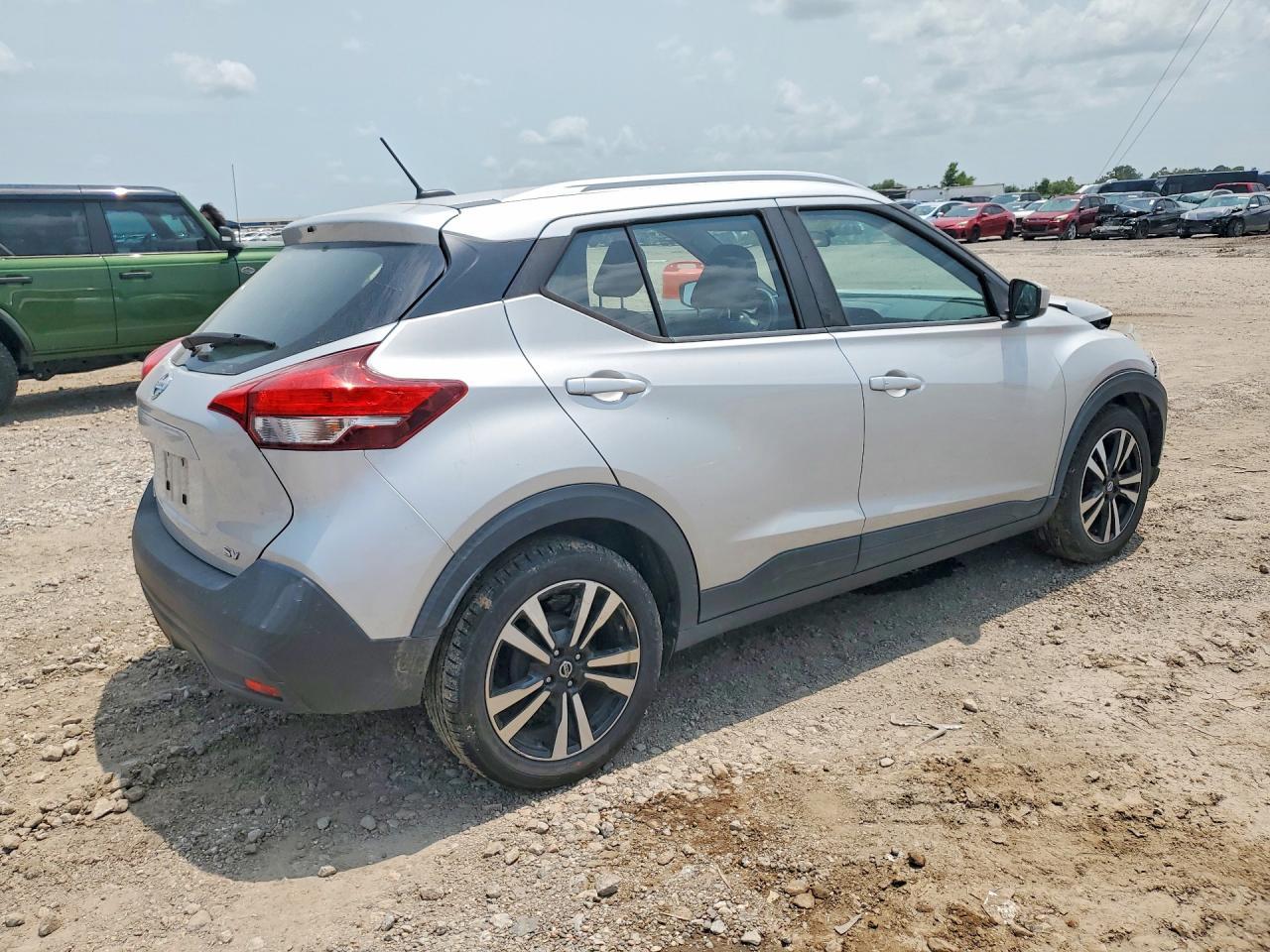 2019 Nissan Kicks Sv - Image 3