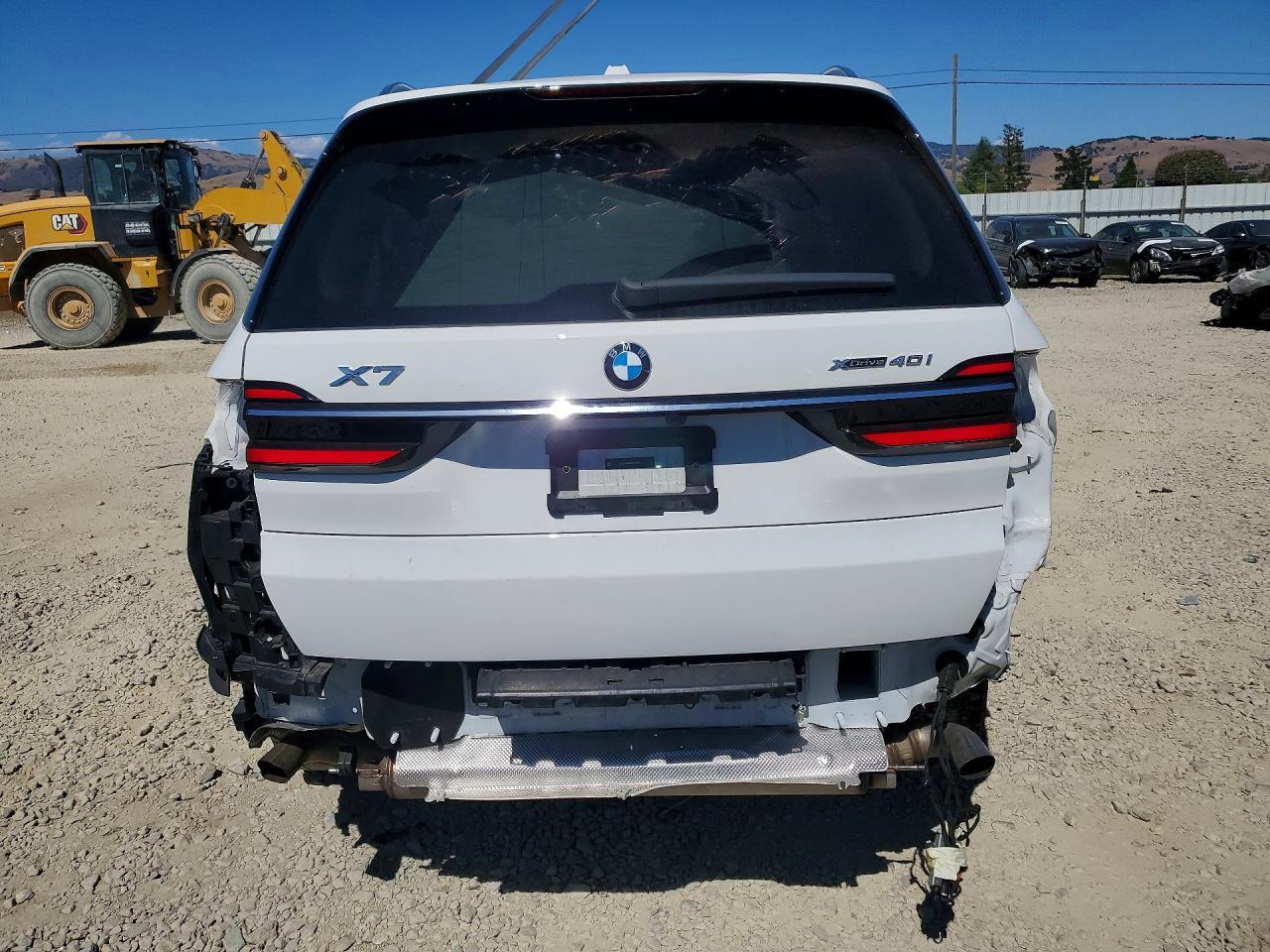 2025 BMW X7 xDrive40I - Image 6