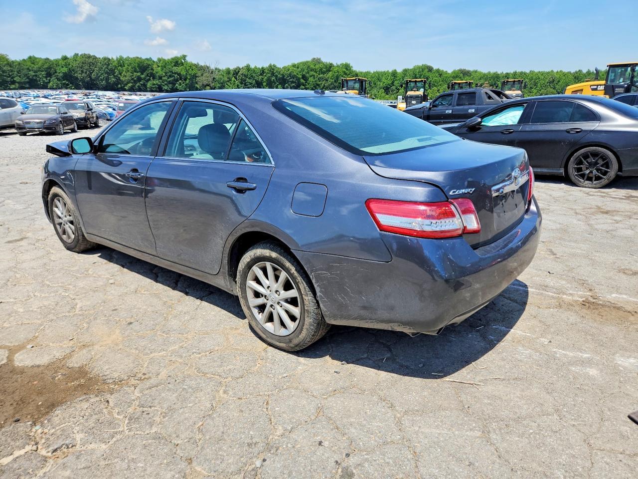 2011 Toyota Camry Xle V6 - Фото 2