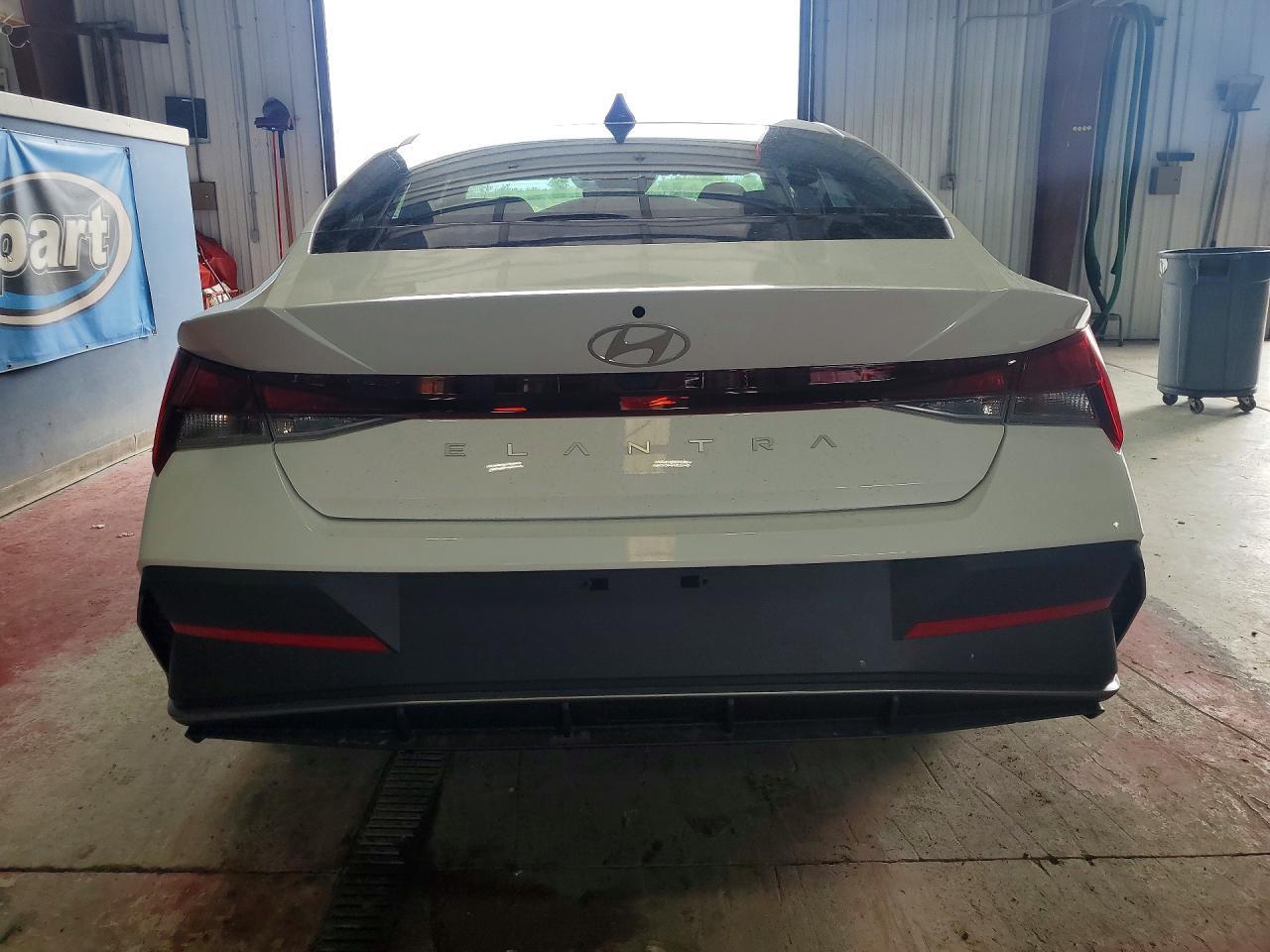 2026 Hyundai Elantra Se - Image 6