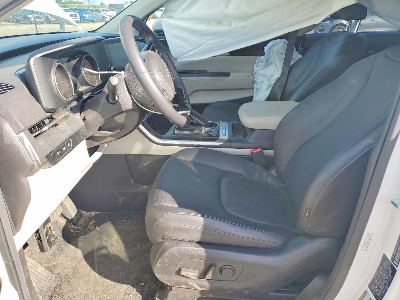 2024 Kia Carnival Lx - Image 7
