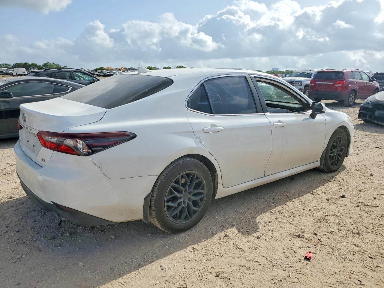 2022 Toyota Camry Le - Image 3