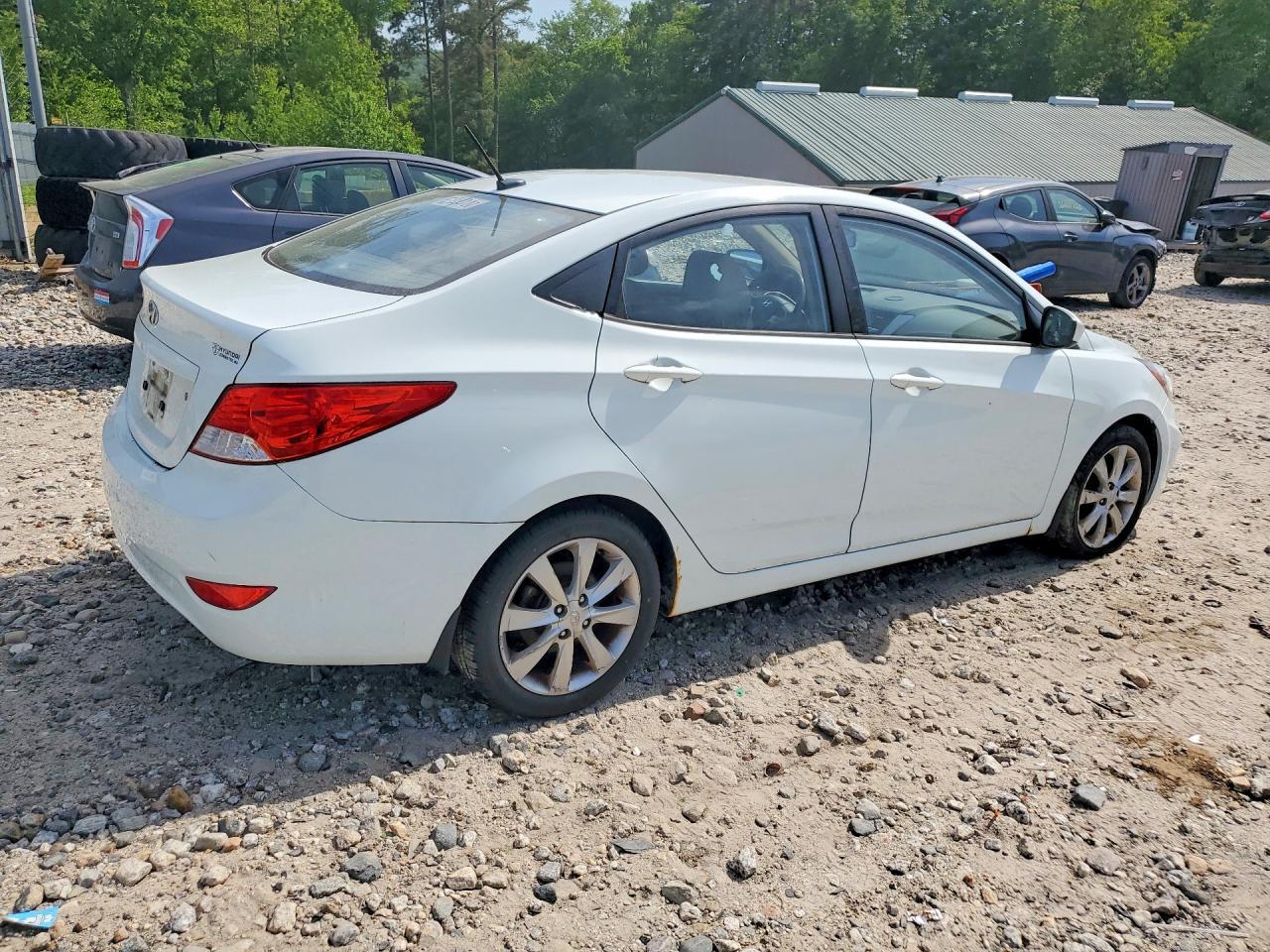 2013 Hyundai Accent Gls - Фото 3