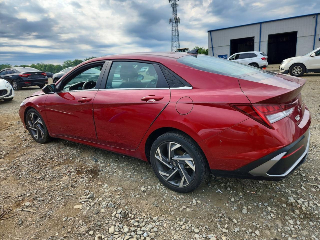 2025 Hyundai Elantra Sel - Image 2