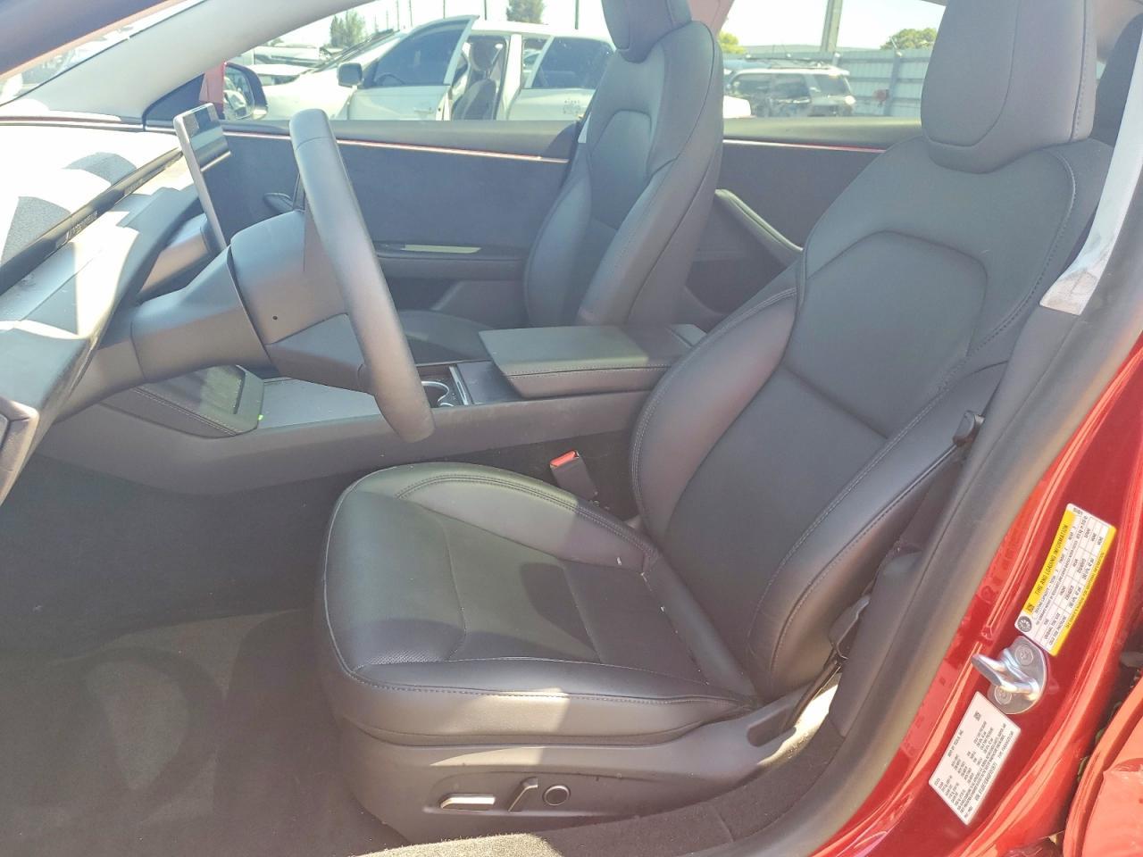 2025 Tesla Model 3 - Фото 7