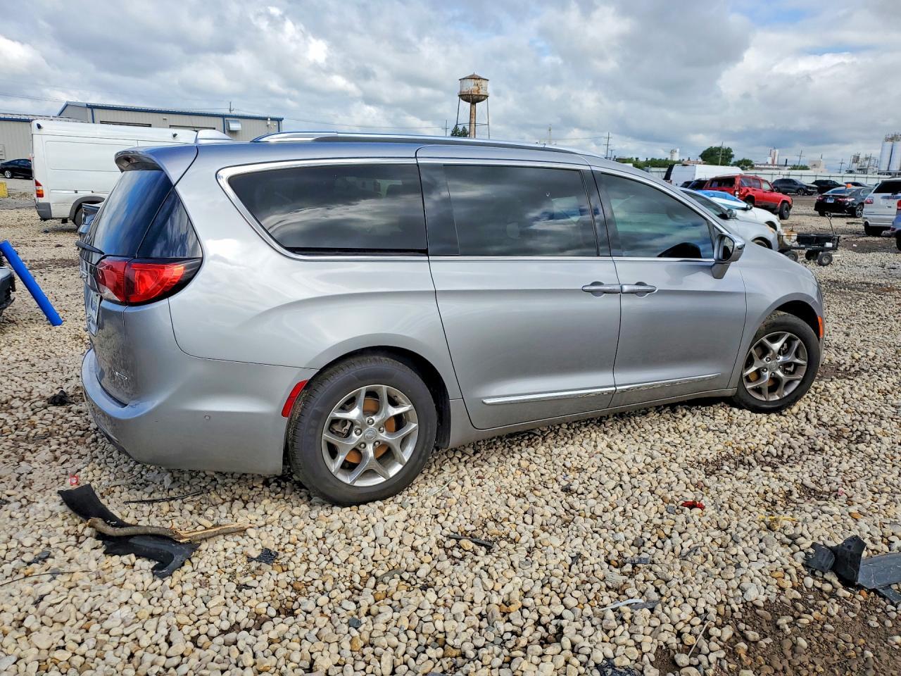 2017 Chrysler Pacifica Limited - Фото 3