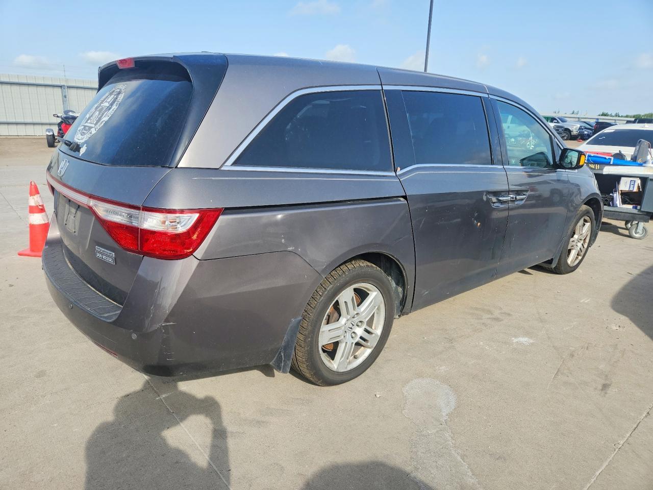 2011 Honda Odyssey Touring - Фото 3