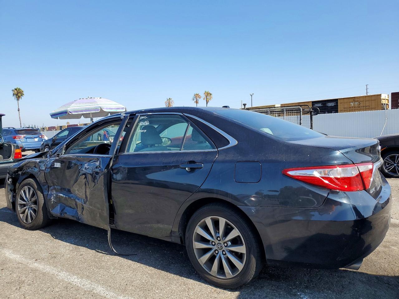 2016 Toyota Camry Xle V6 - Фото 2