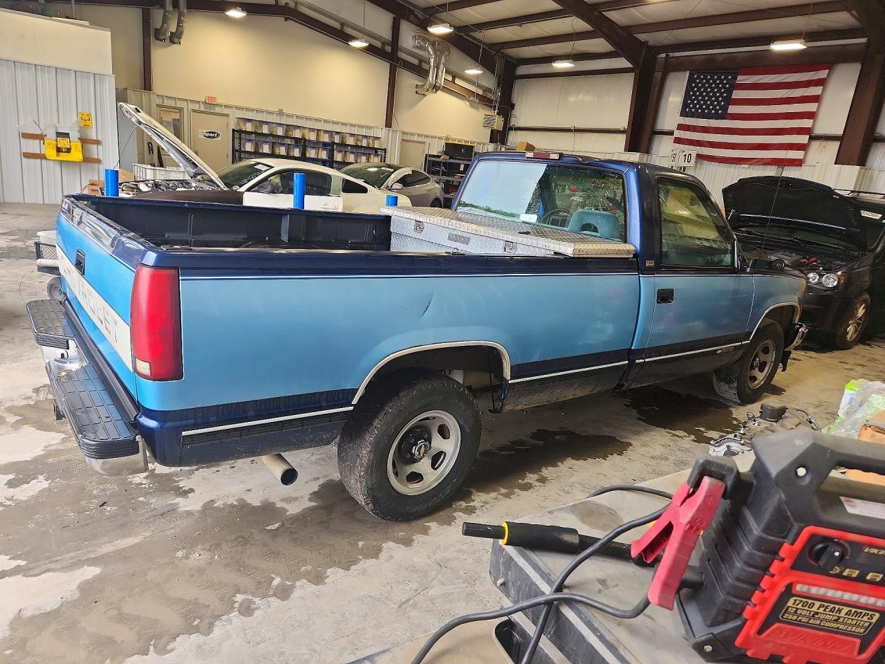 1994 Chevrolet Gmt-400 C1500 - Image 3