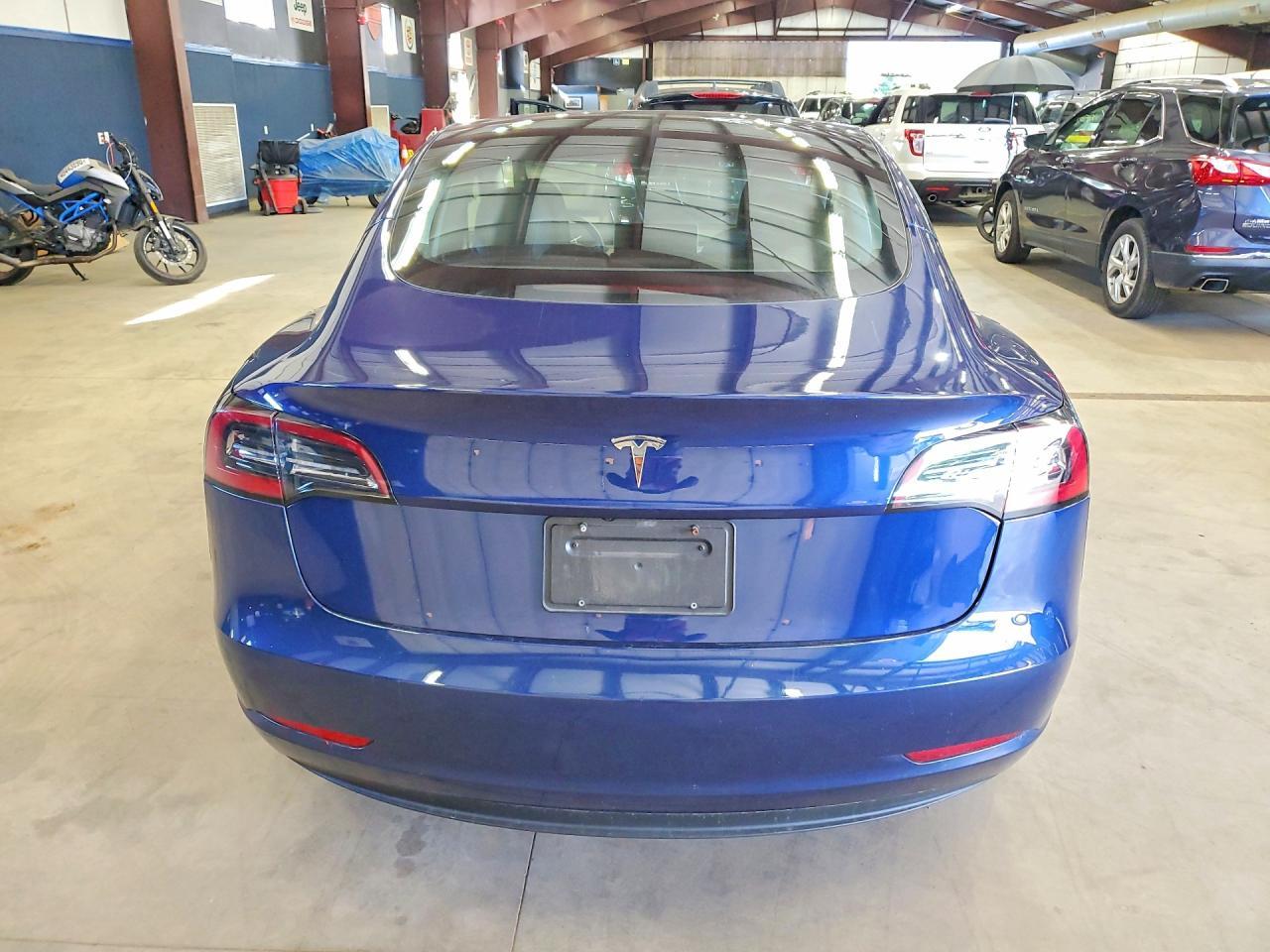 2023 Tesla Model 3 - Фото 6