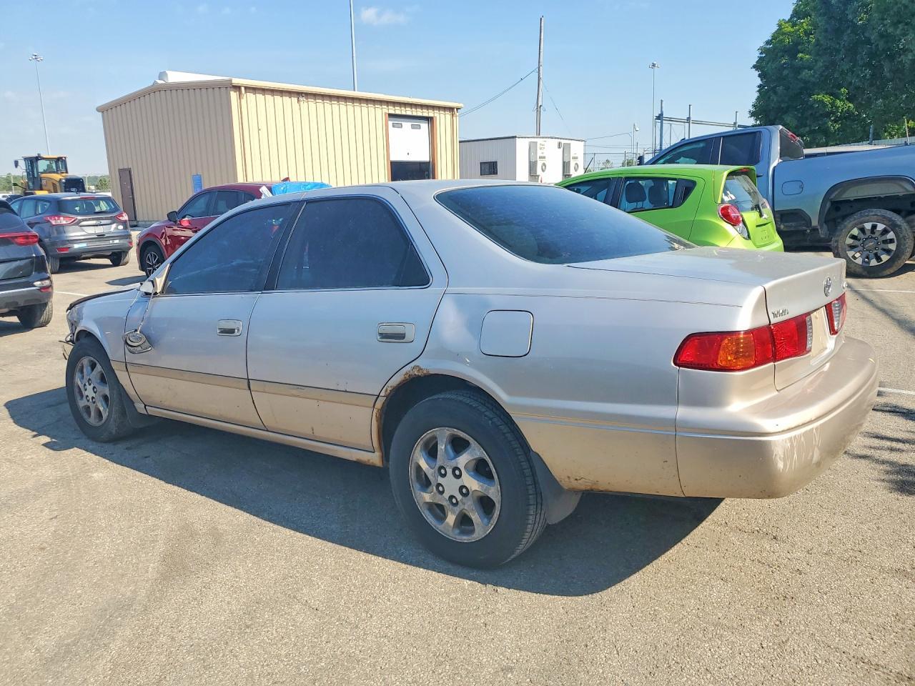 2000 Toyota Camry Le - Image 2