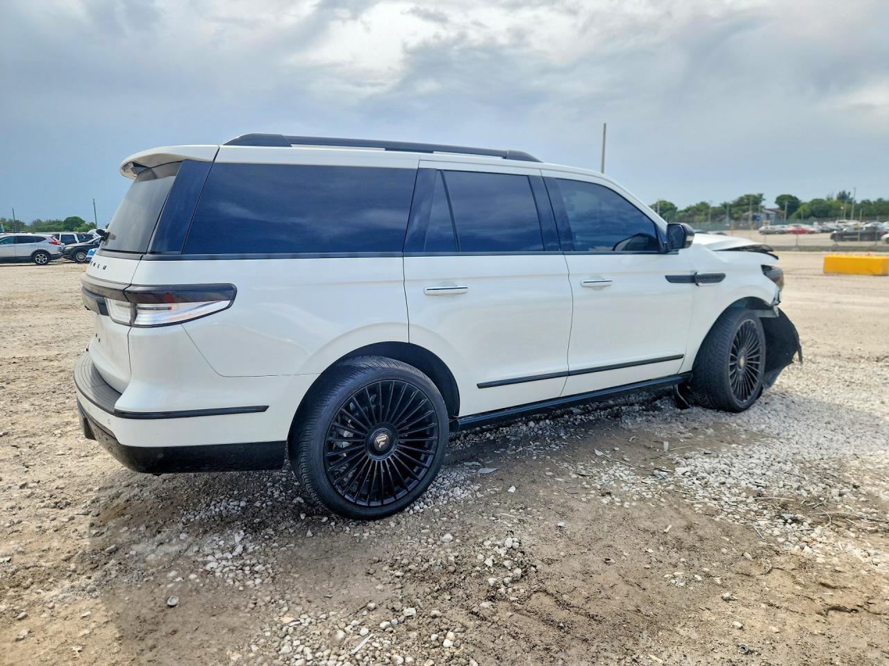 2024 Lincoln Navigator Reserve - Фото 3