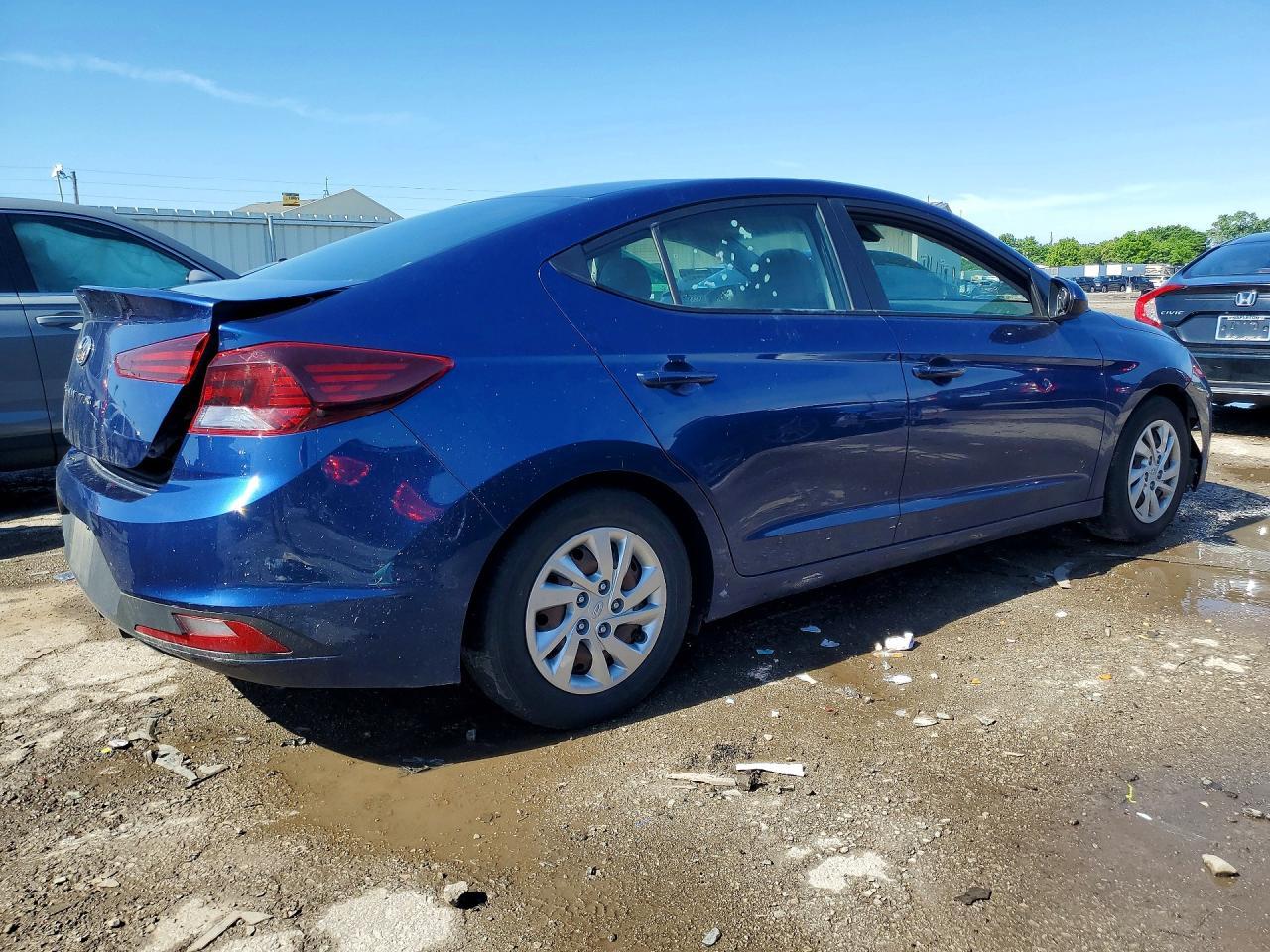 2020 Hyundai Elantra Se - Image 3