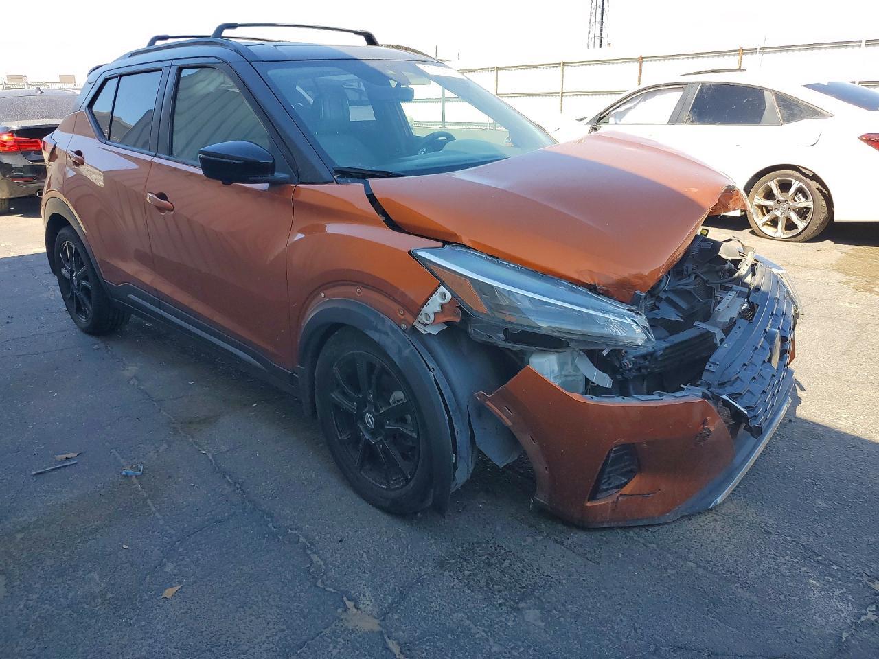 2021 Nissan Kicks Sr - Image 4