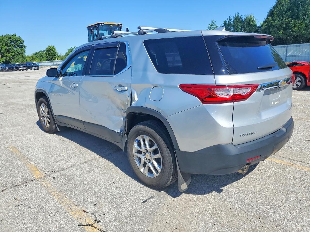 2018 Chevrolet Traverse Ls - Фото 2