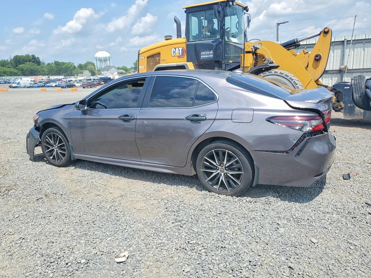2024 Toyota Camry Hybrid Se - Фото 2