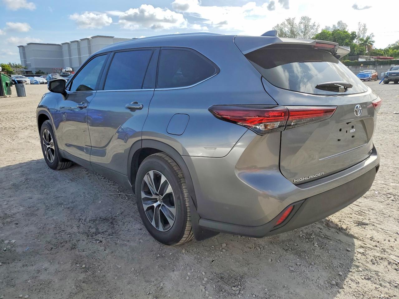 2025 Toyota Highlander Xle - Фото 2