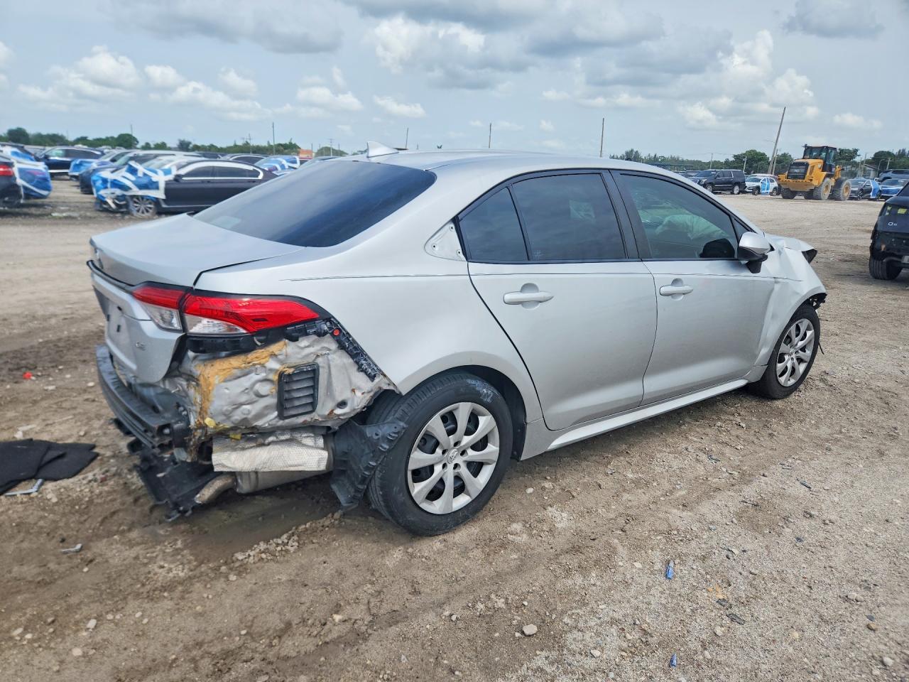 2021 Toyota Corolla Le - Image 3