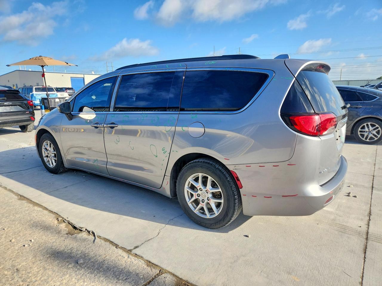 2020 Chrysler Voyager Lxi - Фото 2