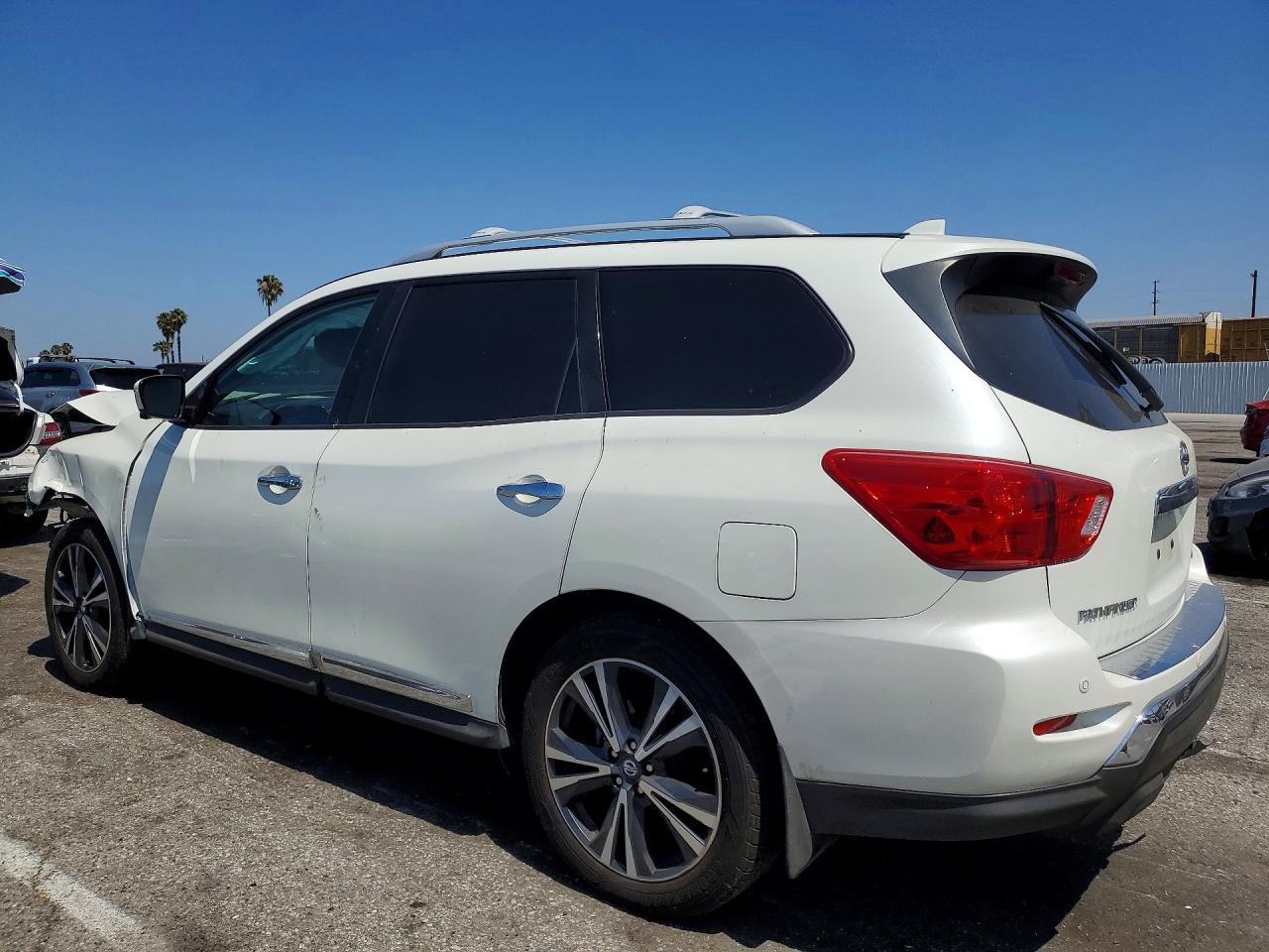 2019 Nissan Pathfinder Platinum - Фото 2