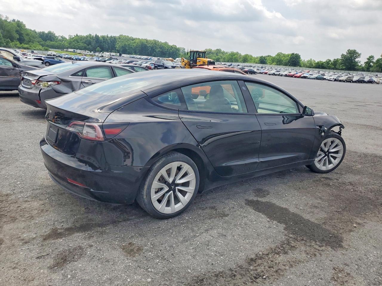 2022 Tesla Model 3 - Фото 3