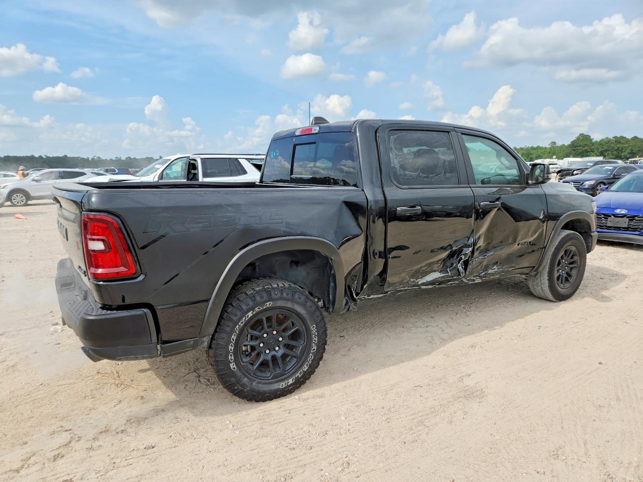 2025 Ram 1500 Rebel - Фото 3