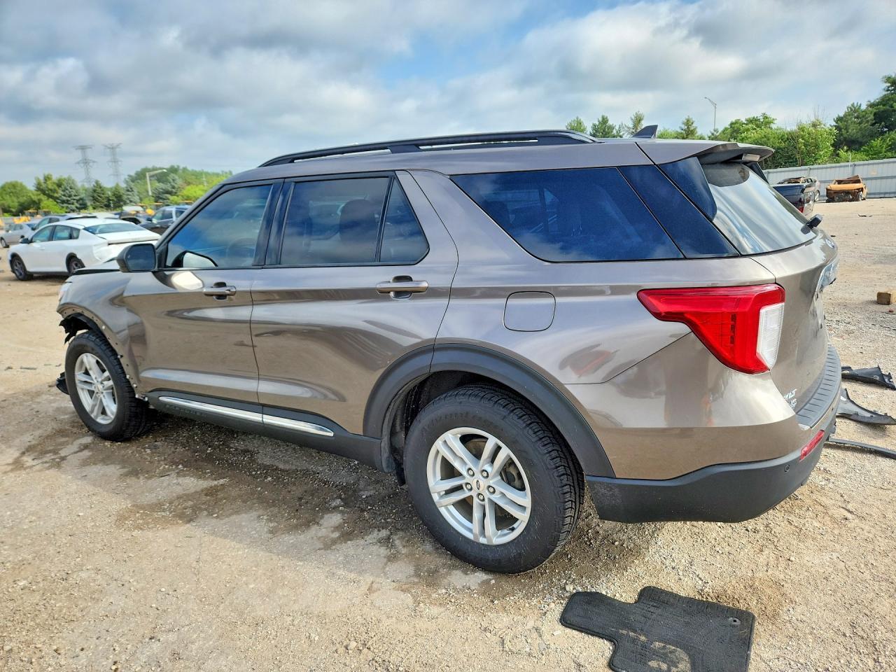 2021 Ford Explorer Xlt - Фото 2