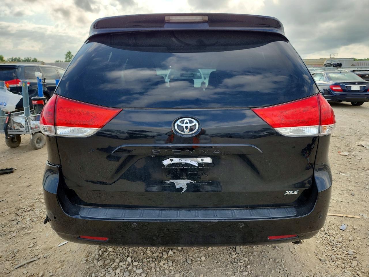 2014 Toyota Sienna Xle 7-Passenger Auto Access Se - Image 6