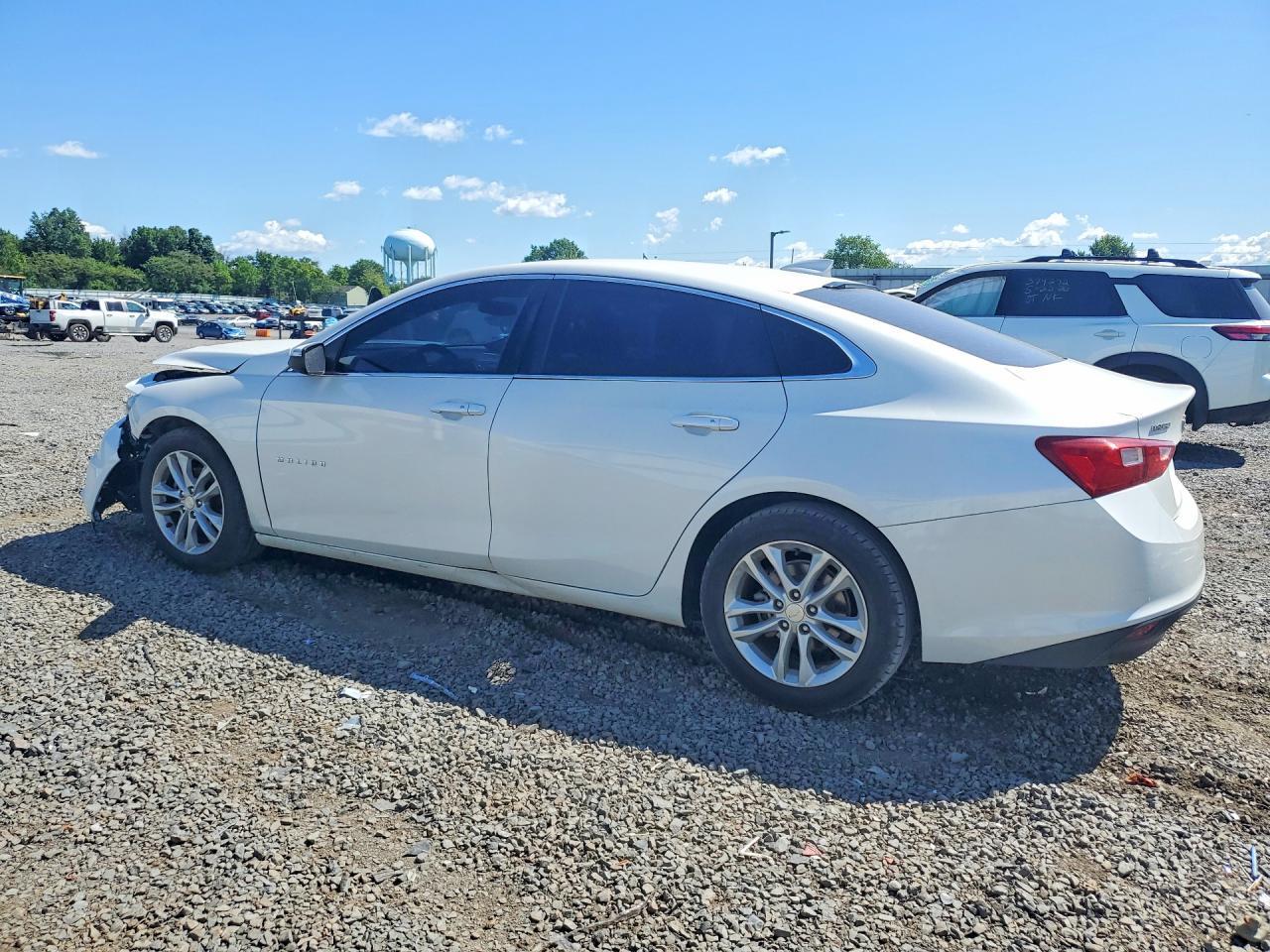 2017 Chevrolet Malibu Lt - Image 2